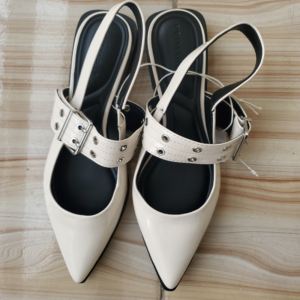 Chaussures larges à bout pointu et talon ouvert