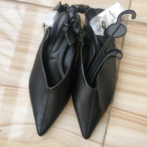 Chaussures larges à bout pointu et talon ouvert